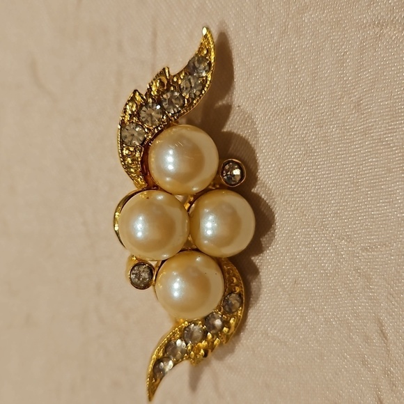 RICHELIEU Vintage Faux Pearl & Rhinestone Brooch - Picture 1 of 6